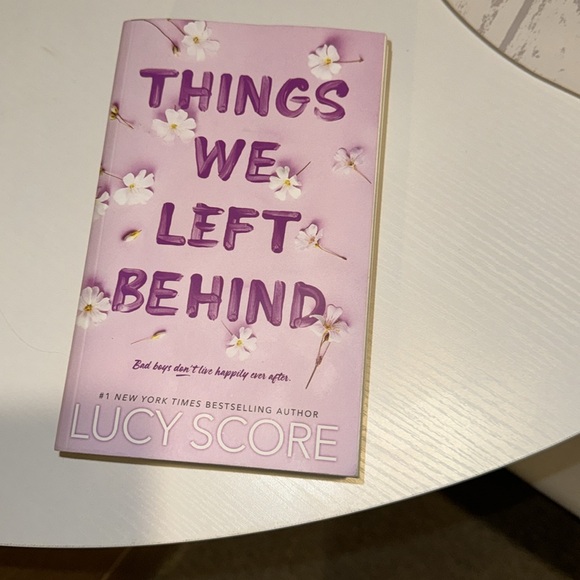 📖 “ Things We Left Behind” by Lucy Score #1 New York Times best selling authors - Picture 3 of 6